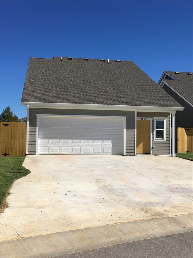 Building Photo - 1660 N Izard Ln