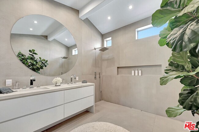 Building Photo - 6442 Lunita Rd