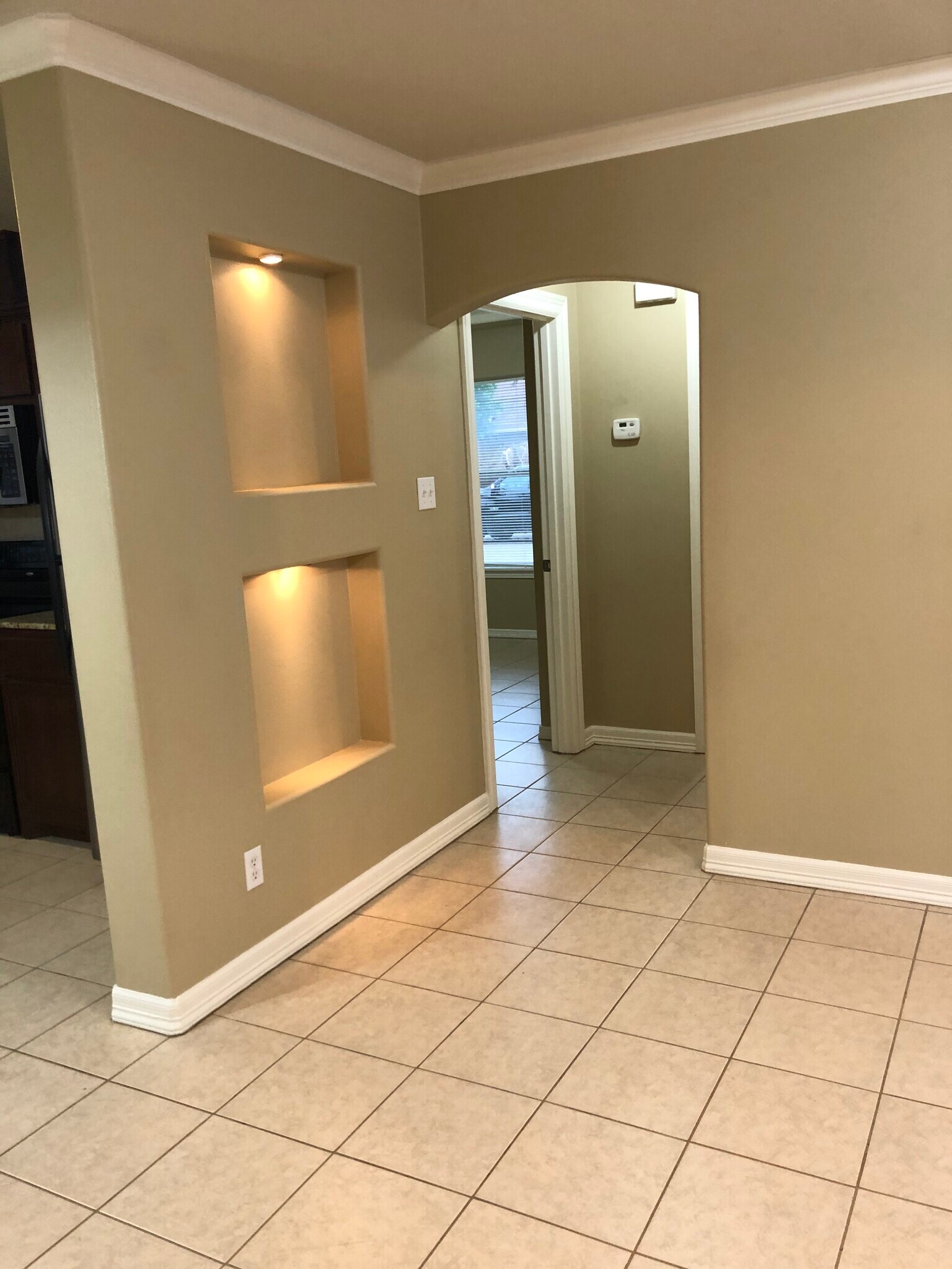 Building Photo - 705 Pebble Crk