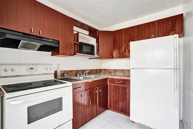 Building Photo - 841 SW 7th St