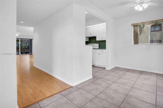 Building Photo - 900 SW 142nd Ave