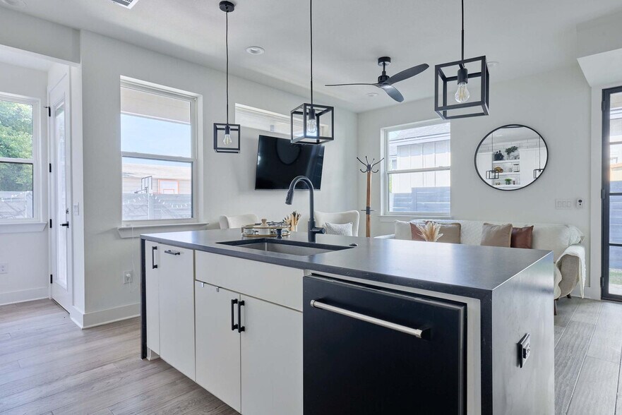 Building Photo - 4615 S 2nd St