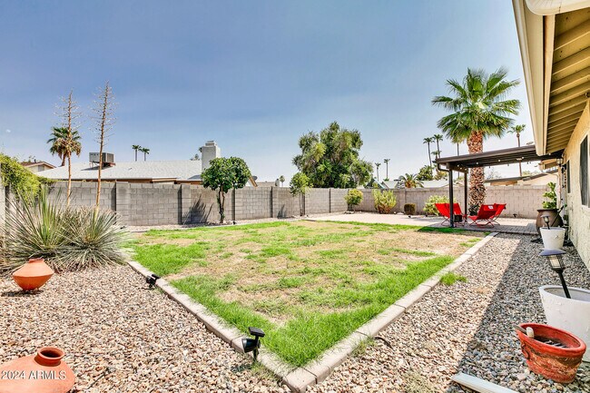 Building Photo - 10655 E Mercer Ln