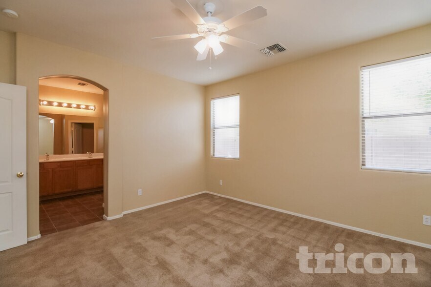 Building Photo - 12519 W Estero Ln
