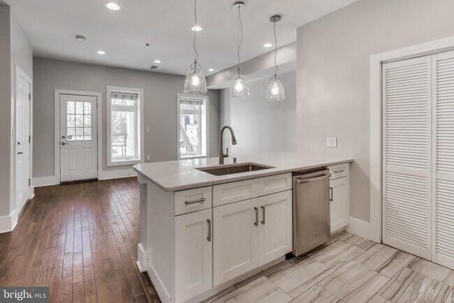 Building Photo - 1220 19th St NE