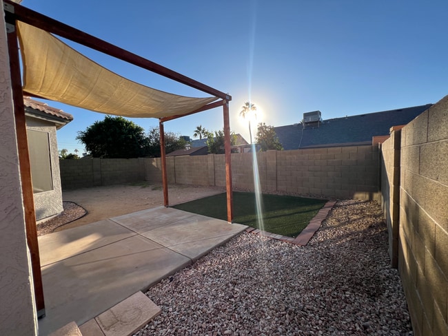 Building Photo - 910 N Swan Dr