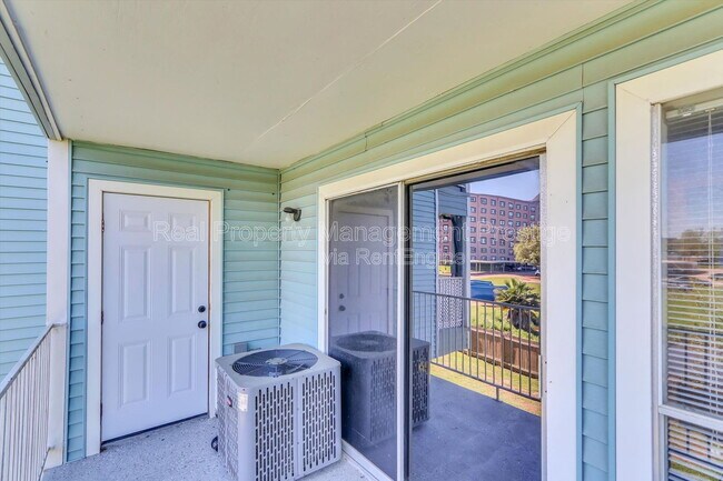 Building Photo - 18617 Egret Bay Blvd