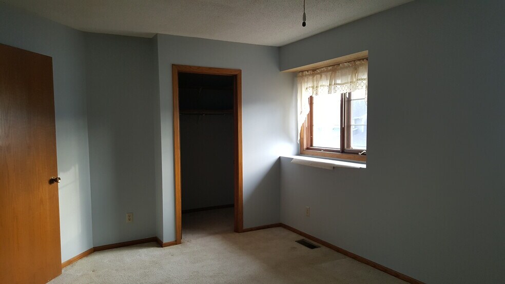 Building Photo - 4159 Maureen Dr NE