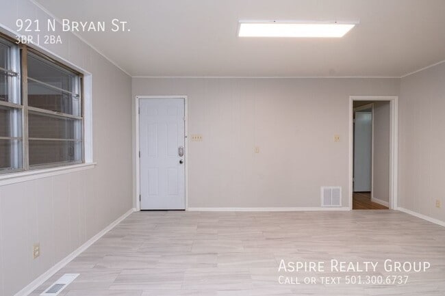 Building Photo - Updated 3 bedroom Home in Midtown