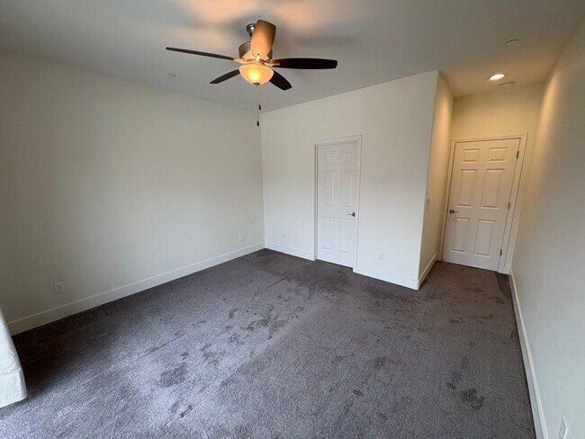 Building Photo - SE Visalia home Rent Ready!