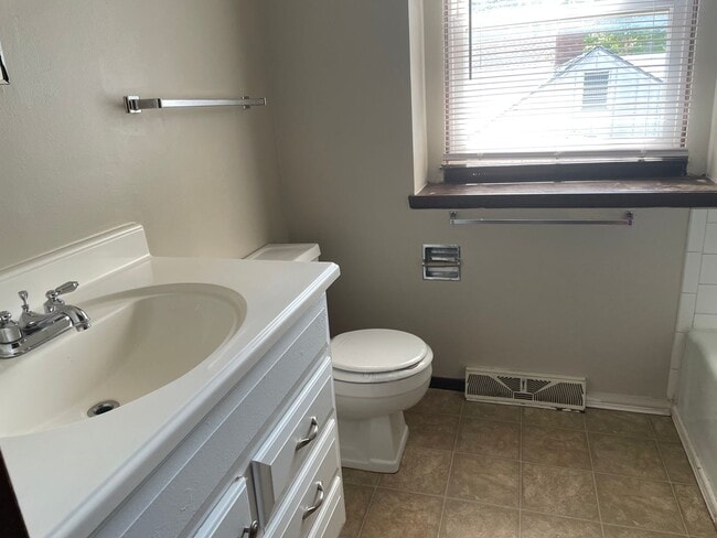 Building Photo - S. Erie