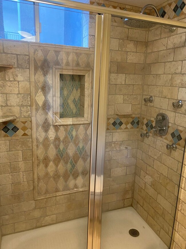 Building Photo - Dual Master 2 Bed 2.5 Bath - Walk-up townhouse at Atria!