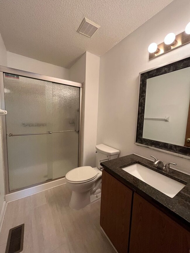 Building Photo - Charming 3-Bedroom Ranch Home with Fenced ...