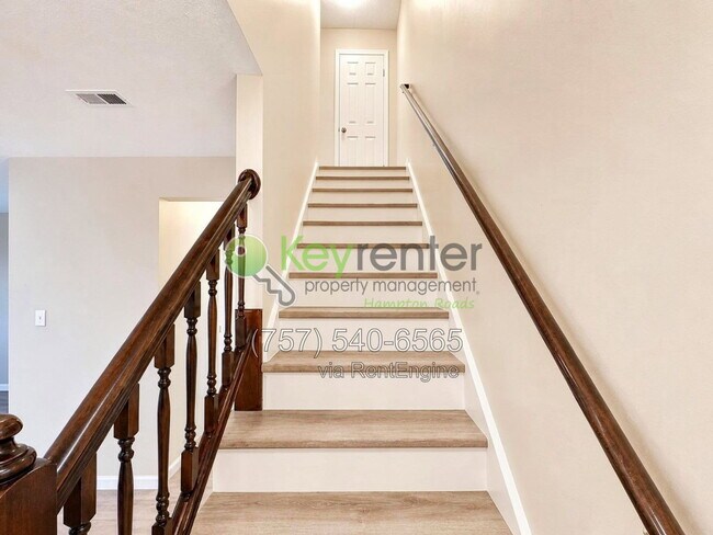 Building Photo - 810 Huntly Dr
