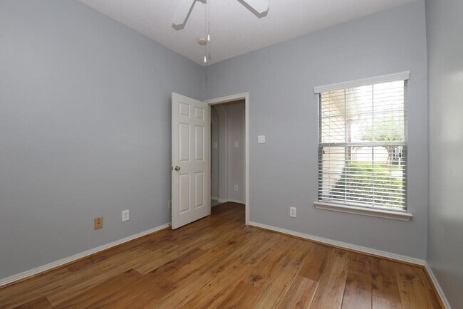 Building Photo - BEAUTIFUL 2 BEDROOM 2 BATH LEASE HOME BUIL...
