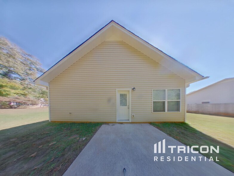 Building Photo - 40 Bramble Bush Trail