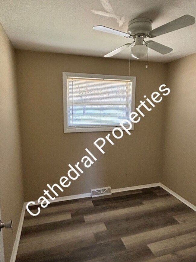 Building Photo - Charming Single Family House