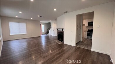Building Photo - 1206 S Cypress Ave