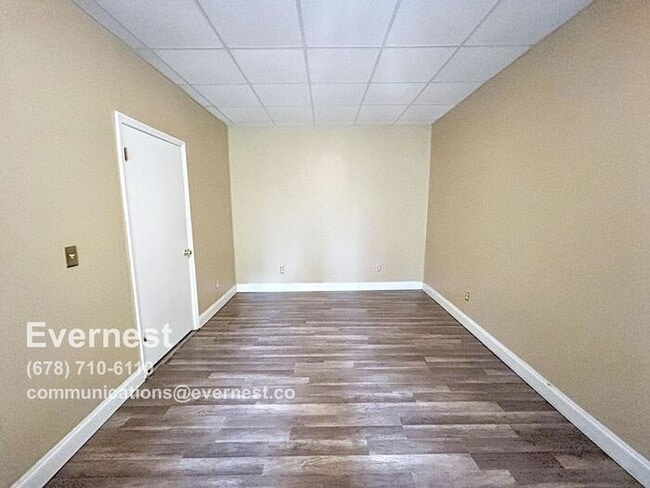 Building Photo - 4-Bedroom, 3.5-Bath Home in a Relaxing Nei...