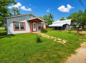 Building Photo - Charming and Spacious 3 bedroom, 2 bath home AVAILABLE NOW!