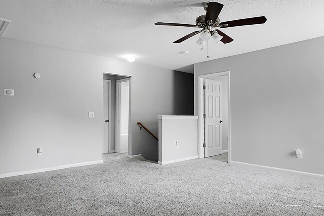 Building Photo - Spacious 2 Story, 4 BR, 2.5 BA, 2 Car Gara...