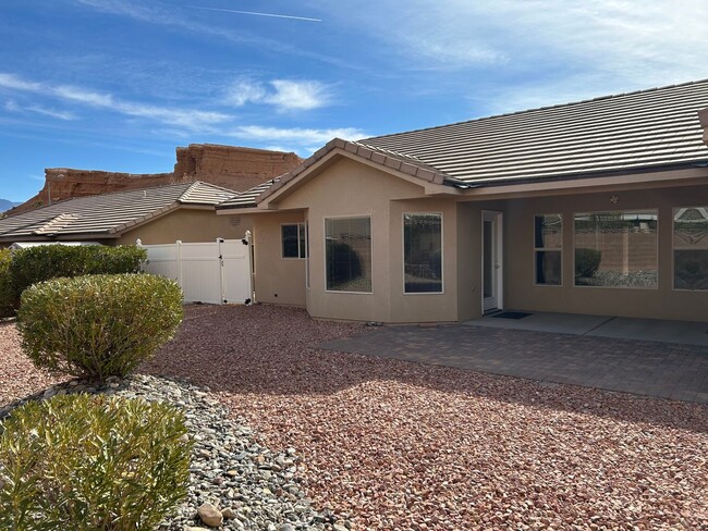 Building Photo - Turtleback Canyon Home