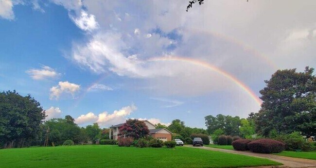 Building Photo - 218 Marty Dr