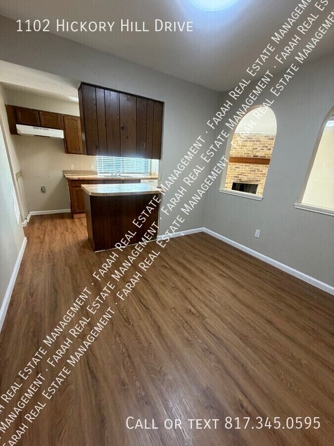 Building Photo - 1102 Hickory Hill Dr