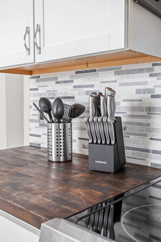 Building Photo - 325 N Bancroft St