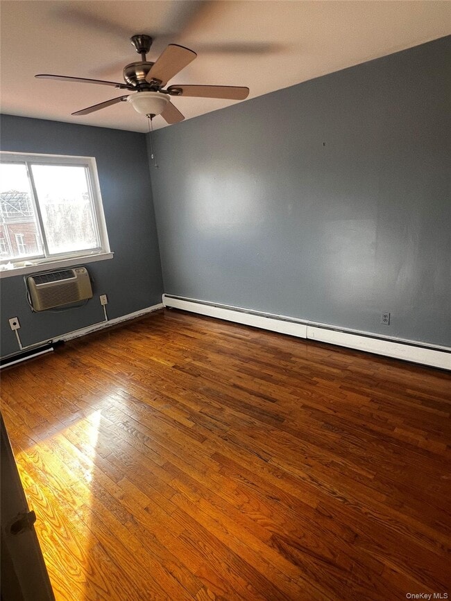 Building Photo - 1280 Adee Ave