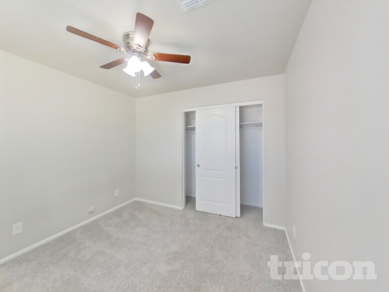 Building Photo - 4151 E Aragonite Ln