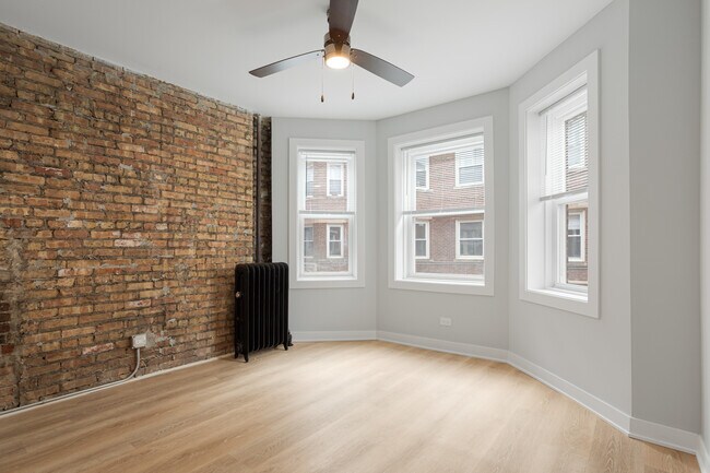 Building Photo - 7389 N Damen Ave