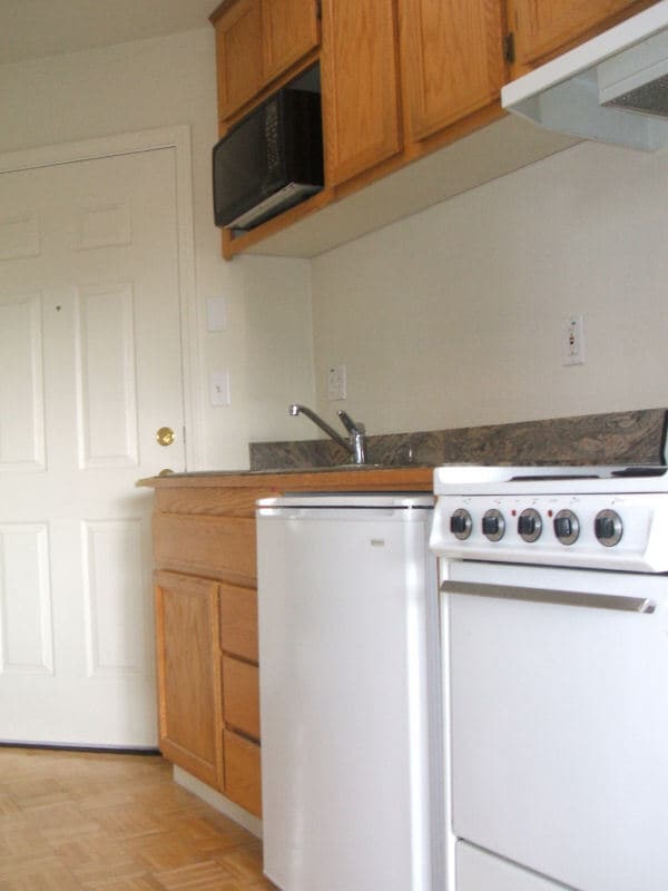 Kitchen - 516 Center St