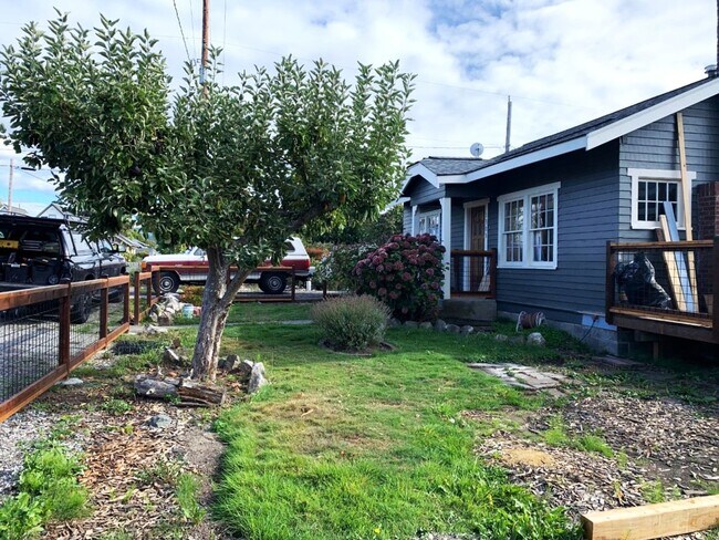 Building Photo - 3 Bed, 2 Bath House Minutes from Downtown Bellingham!