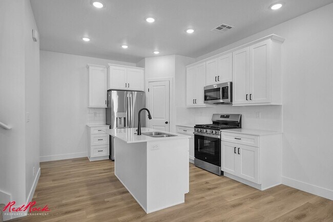 Building Photo - Brand New 3 Bedroom Townhome