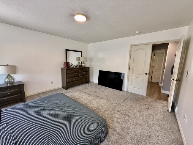 Building Photo - 8633 Chase Cir