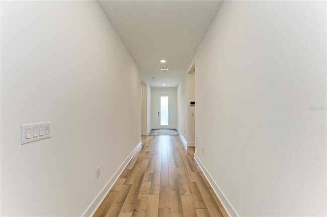 Building Photo - 18530 Midsummer Pl