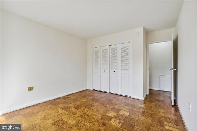 Building Photo - 10401 Grosvenor Pl