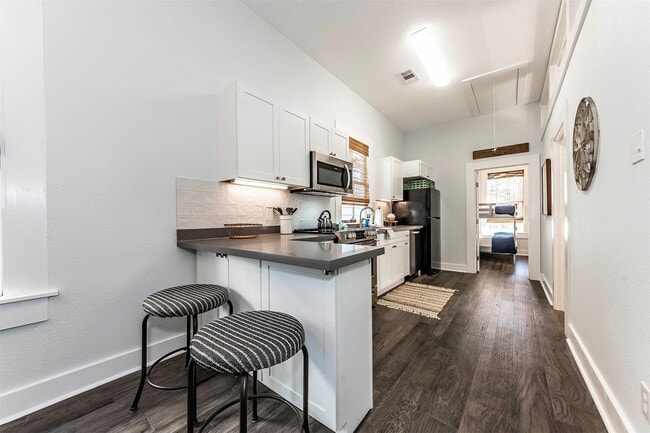 Building Photo - 2021 Avenue O 1/2