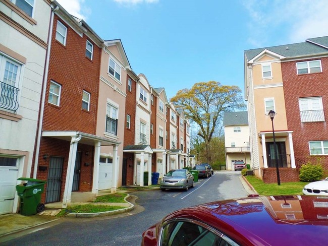 Primary Photo - 1560-1581 Laurel Park Pl SW