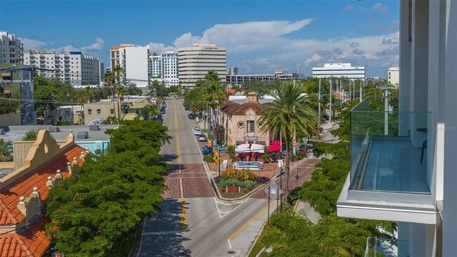 Building Photo - 635 S Orange Ave