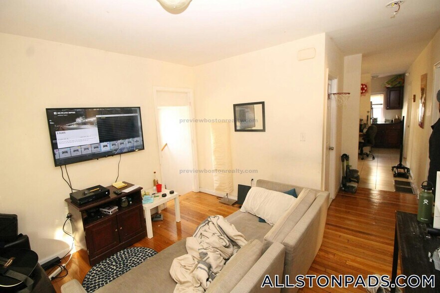 Building Photo - 30 Linden St