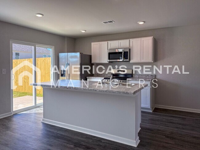 Building Photo - Escape to Lakeside Living in Lincoln! View with 48 Hours Notice!