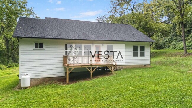 Building Photo - 14 Holcombe Dr
