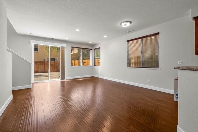 Building Photo - 9 Dulcibbella Pl