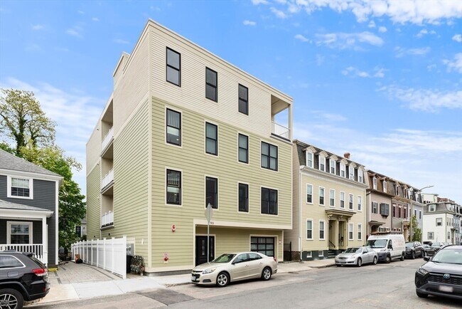 Building Photo - 793 E 6th St