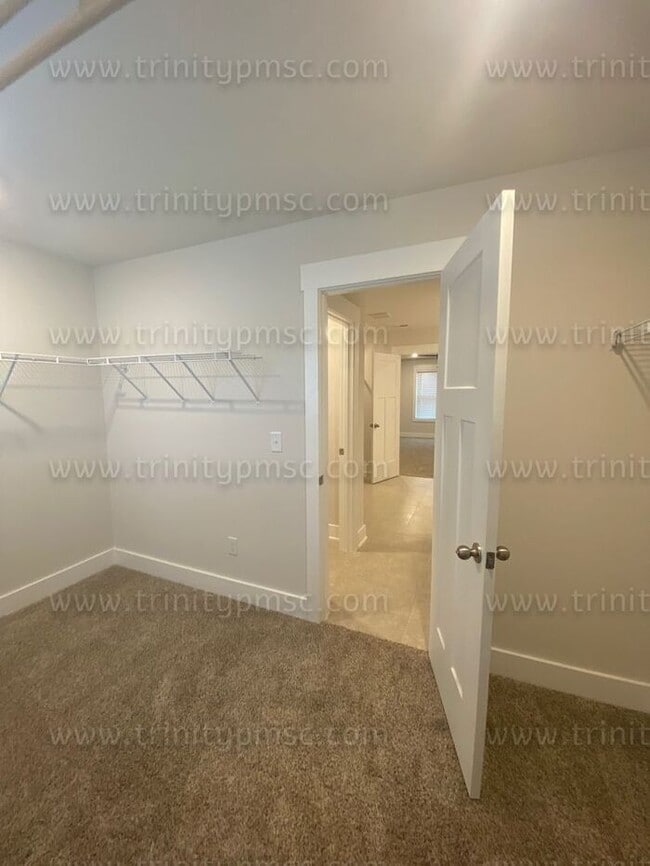 Building Photo - Gorgeous 4/2.5 waiting for you! -PRICE DROP-
