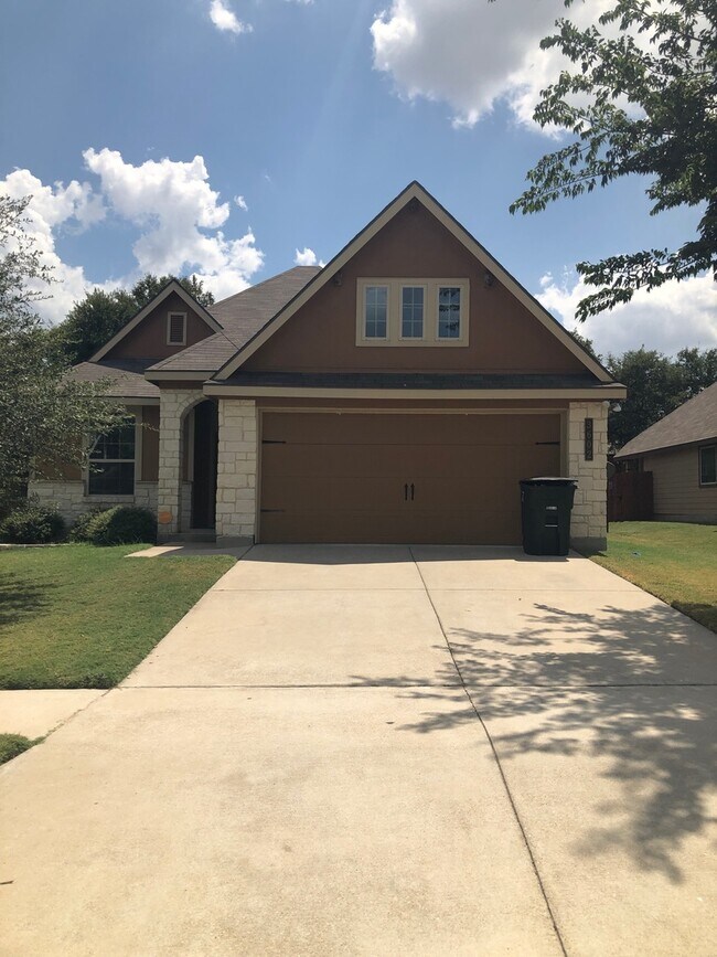 Building Photo - 3 bedroom 2 bath home