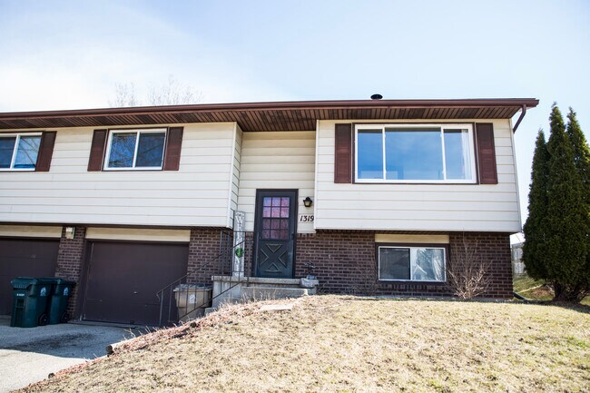 Front of house from driveway #2 - 1319 S Thompson Dr