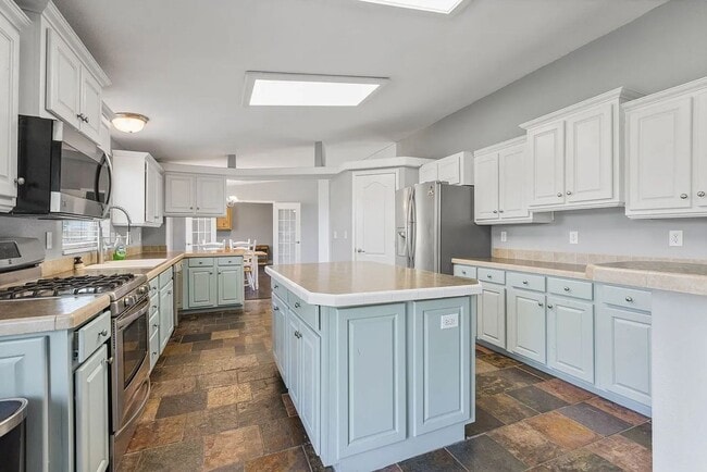 Building Photo - Country Oasis – Flexible Rental in Rexburg...